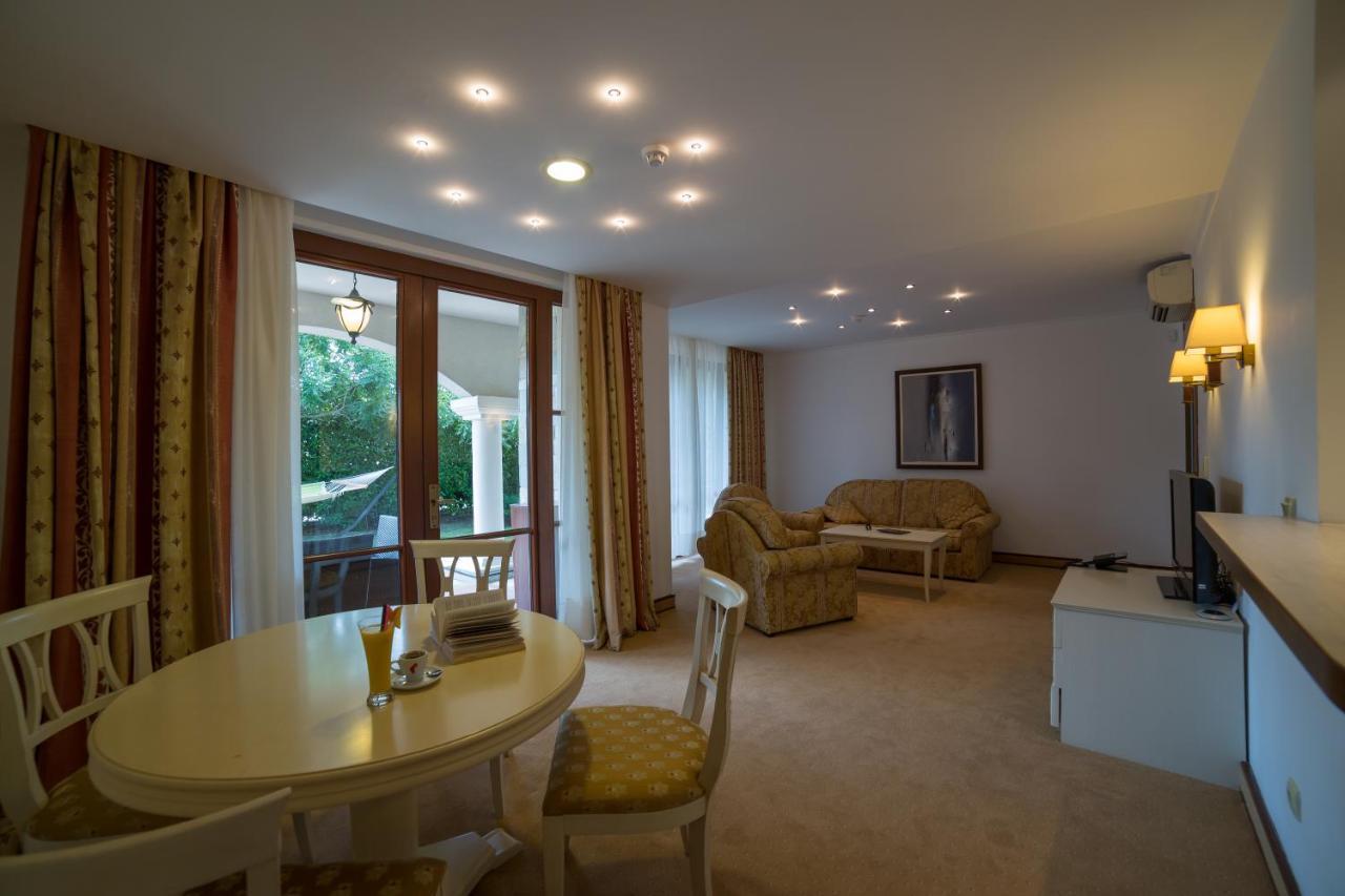 Helena VIP Villas&Suites - Half Board Slăntjev Brjag Exteriör bild